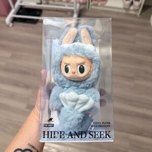 LABUBU HIDE AND SEEK PENDANT LIMITED EDITION